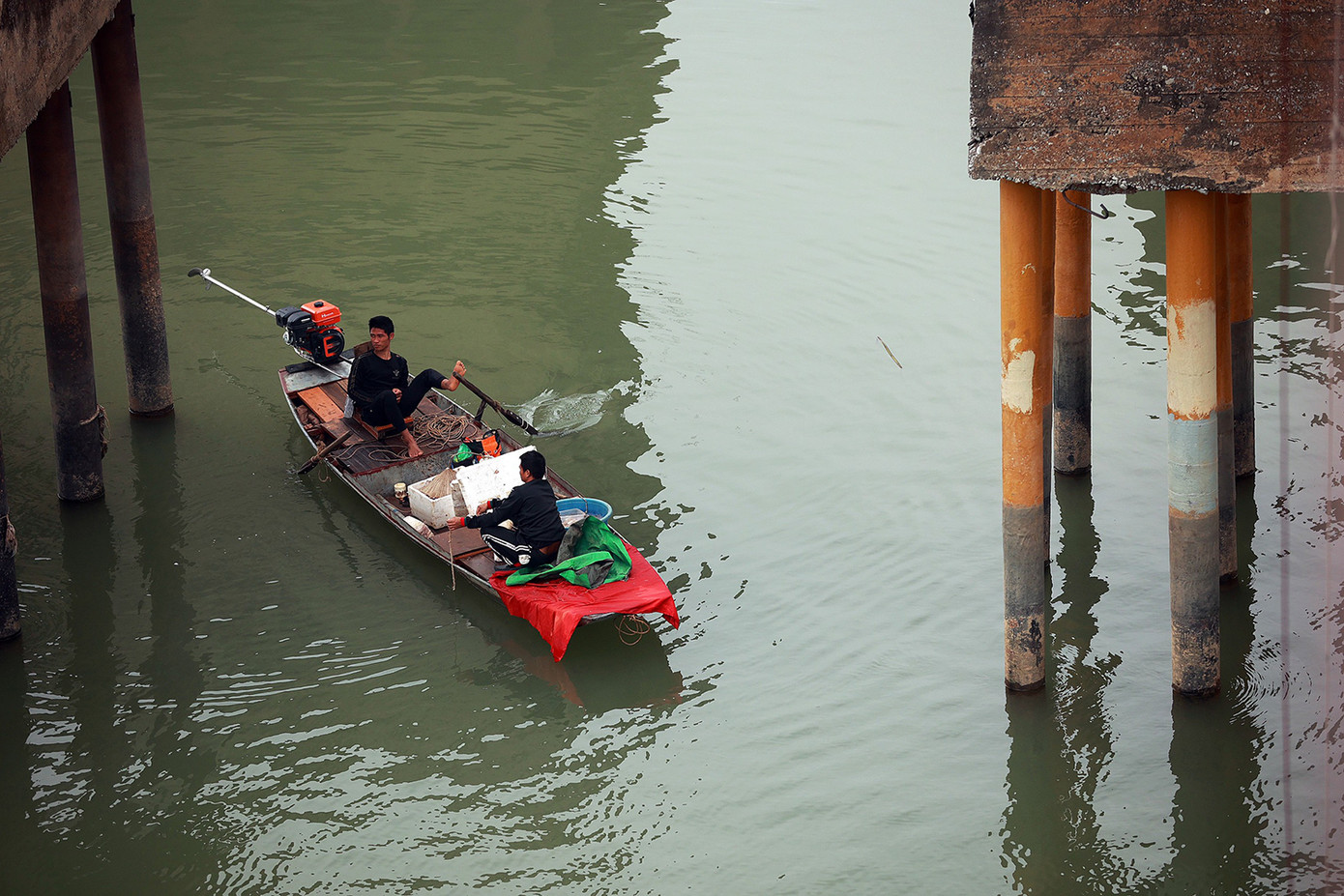 Người dân dùng ròng rọc thả cá chép tiễn ông Công ông Táo chầu trời ảnh 10