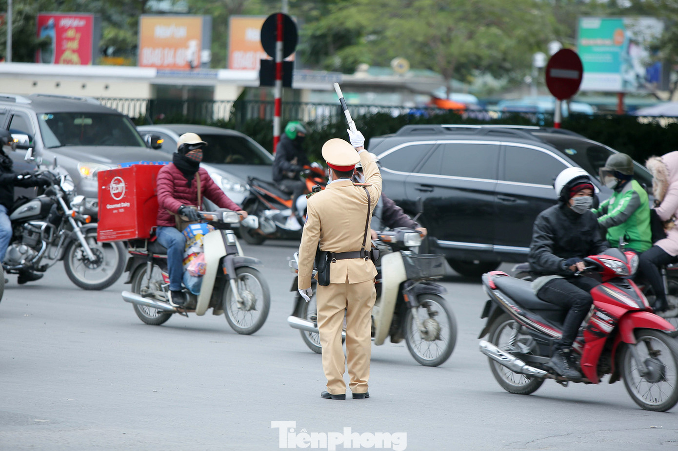 Cuộc sống đảo lộn của người lao động Thủ đô trong ngày lạnh nhất từ đầu mùa ảnh 2