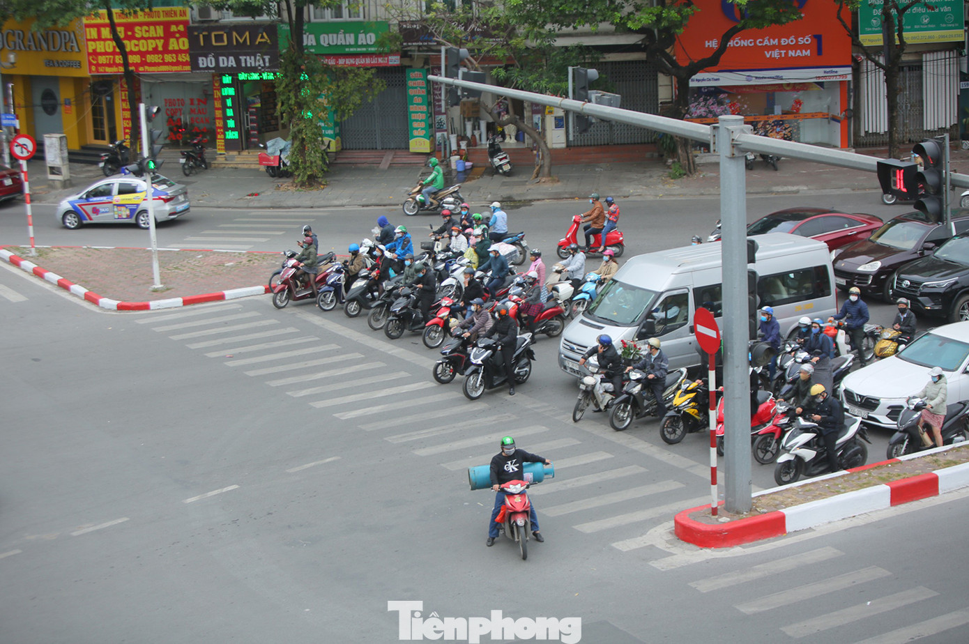 Đường phố Thủ đô thông thoáng ngày đầu đi làm sau Tết ảnh 5