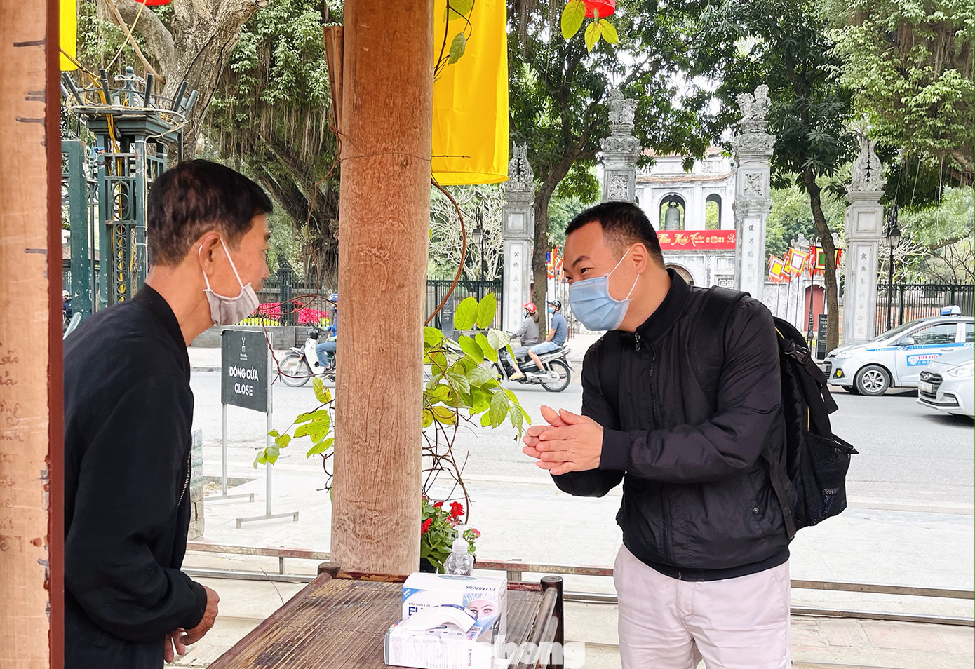 Dịch COVID-19 bùng phát, 'xóm' ông đồ ở Quốc Tử Giám vắng bóng khách ảnh 3