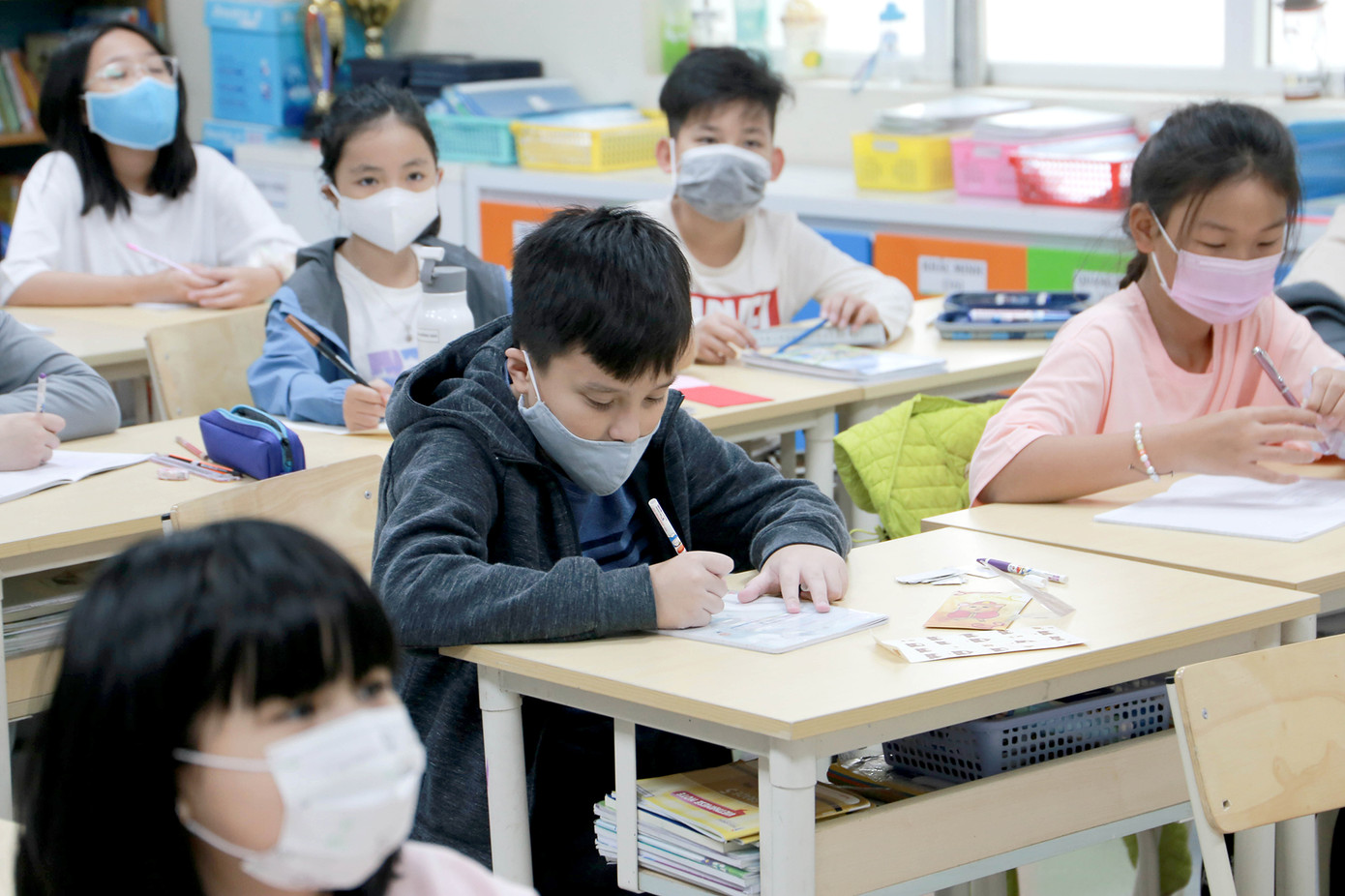 Sáng nay, hơn hai triệu học sinh Hà Nội trở lại trường ảnh 20