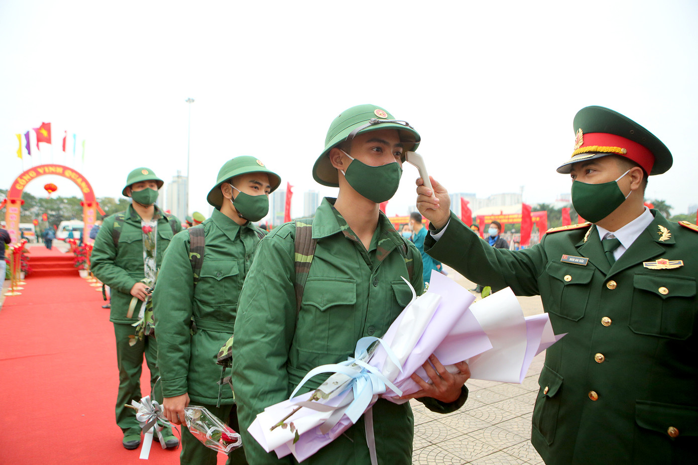 Hơn 1.400 thanh niên nhập ngũ ở Huế đều khám, xét nghiệm ngừa COVID-19 ảnh 8 Hơn 1.400 thanh niên nhập ngũ ở Huế đều khám, xét nghiệm ngừa COVID-19 ảnh 8