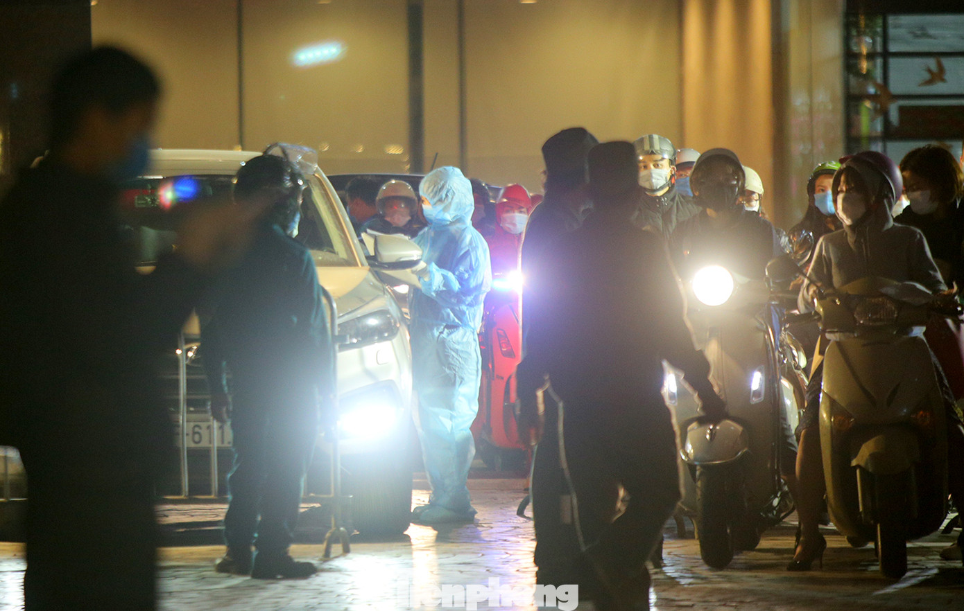 Hà Nội phong toả khẩn cấp chung cư 88 Láng Hạ ảnh 3