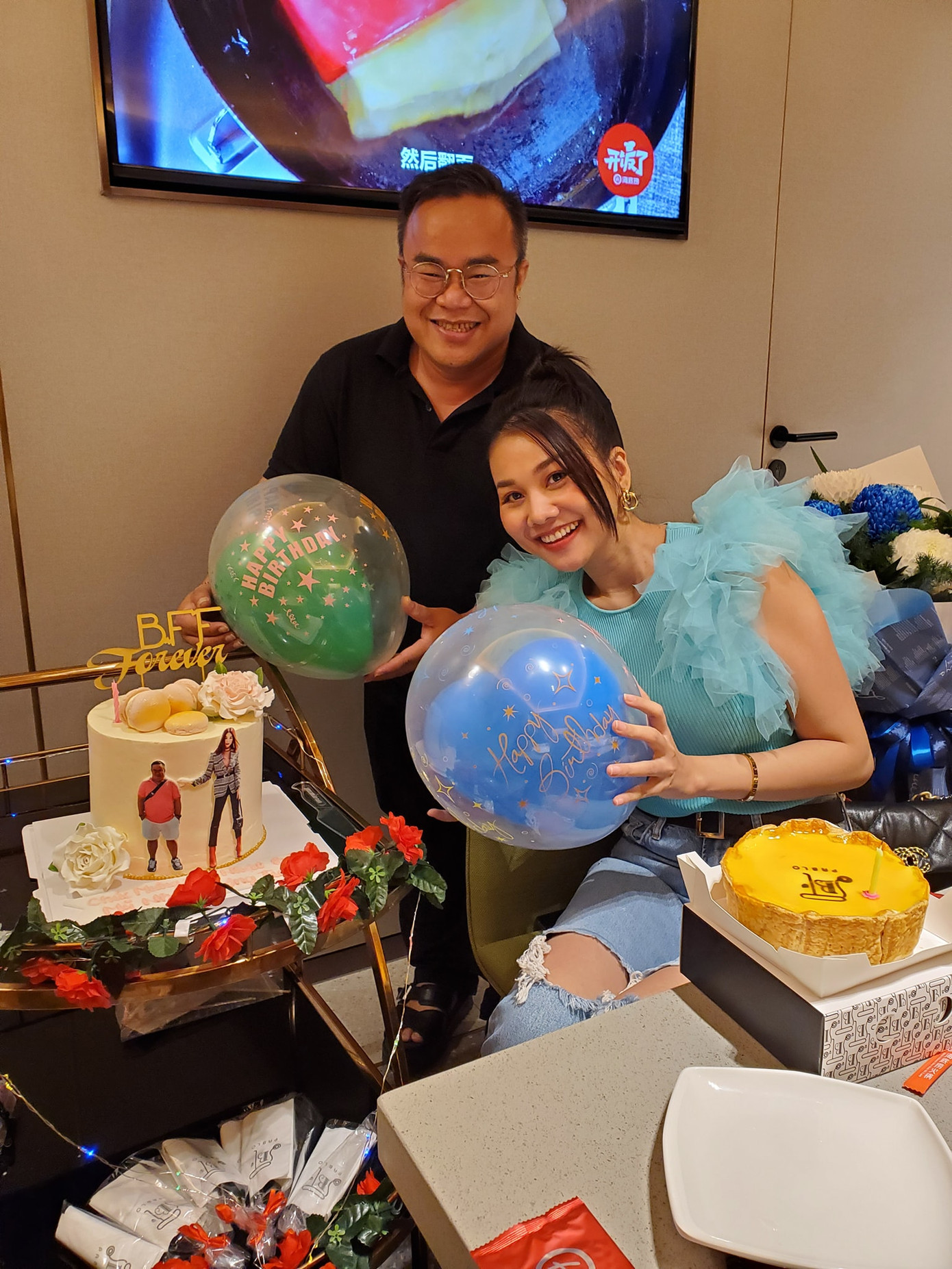 Thanh Hằng khoe quà 'khủng' ngập nhà trong ngày sinh nhật ảnh 4