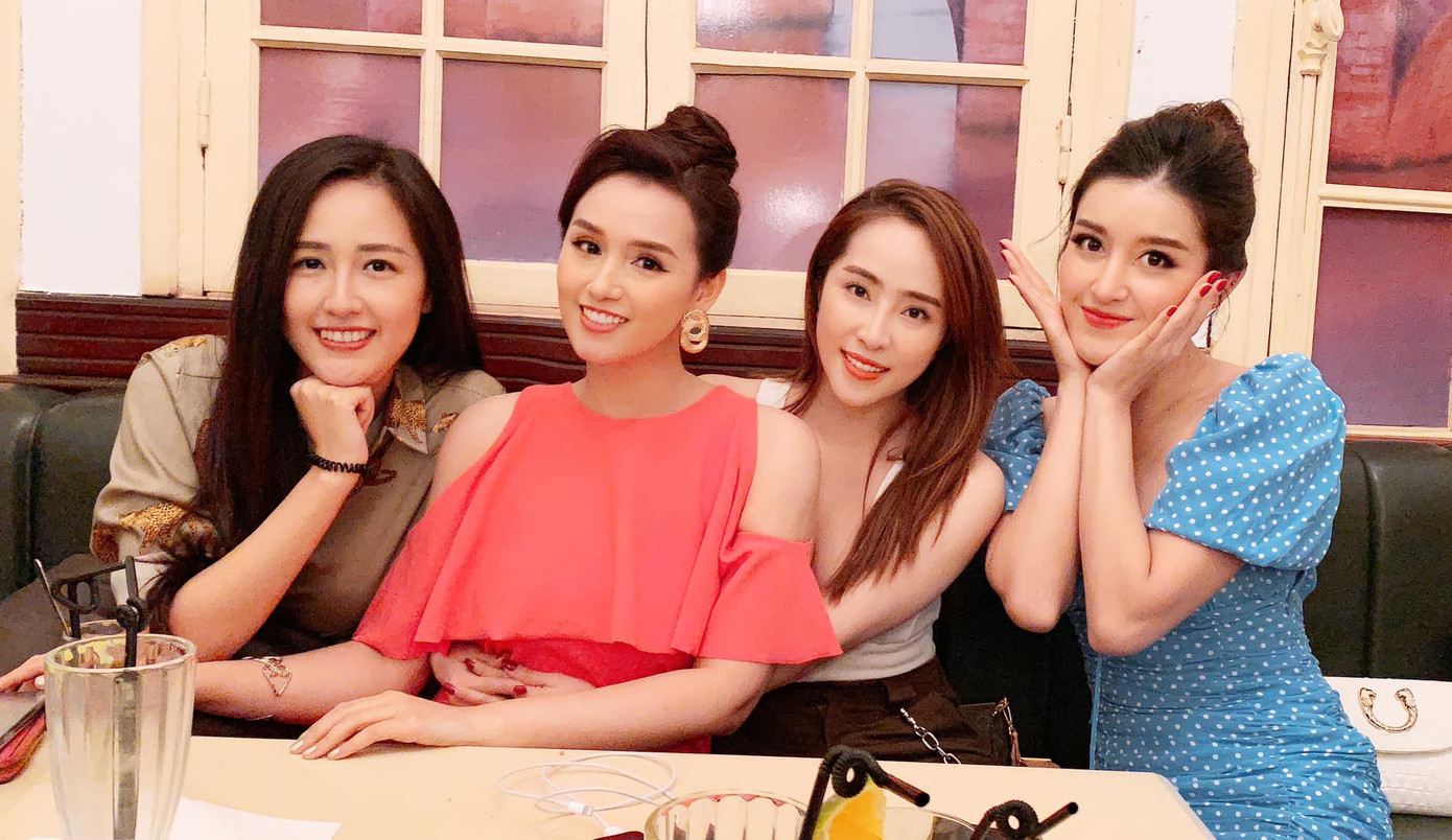 Á hậu Thụy Vân tụ họp cùng hội bạn thân 'vũ trụ VFC' ảnh 2