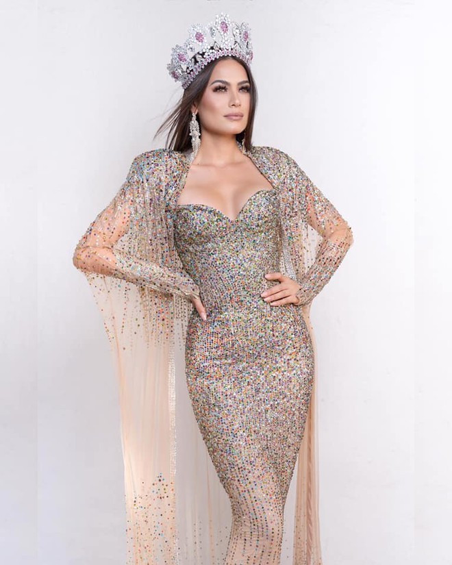 Kỹ sư phần mềm đăng quang Hoa hậu Hoàn vũ Mexico có sắc vóc cực nóng bỏng ảnh 2