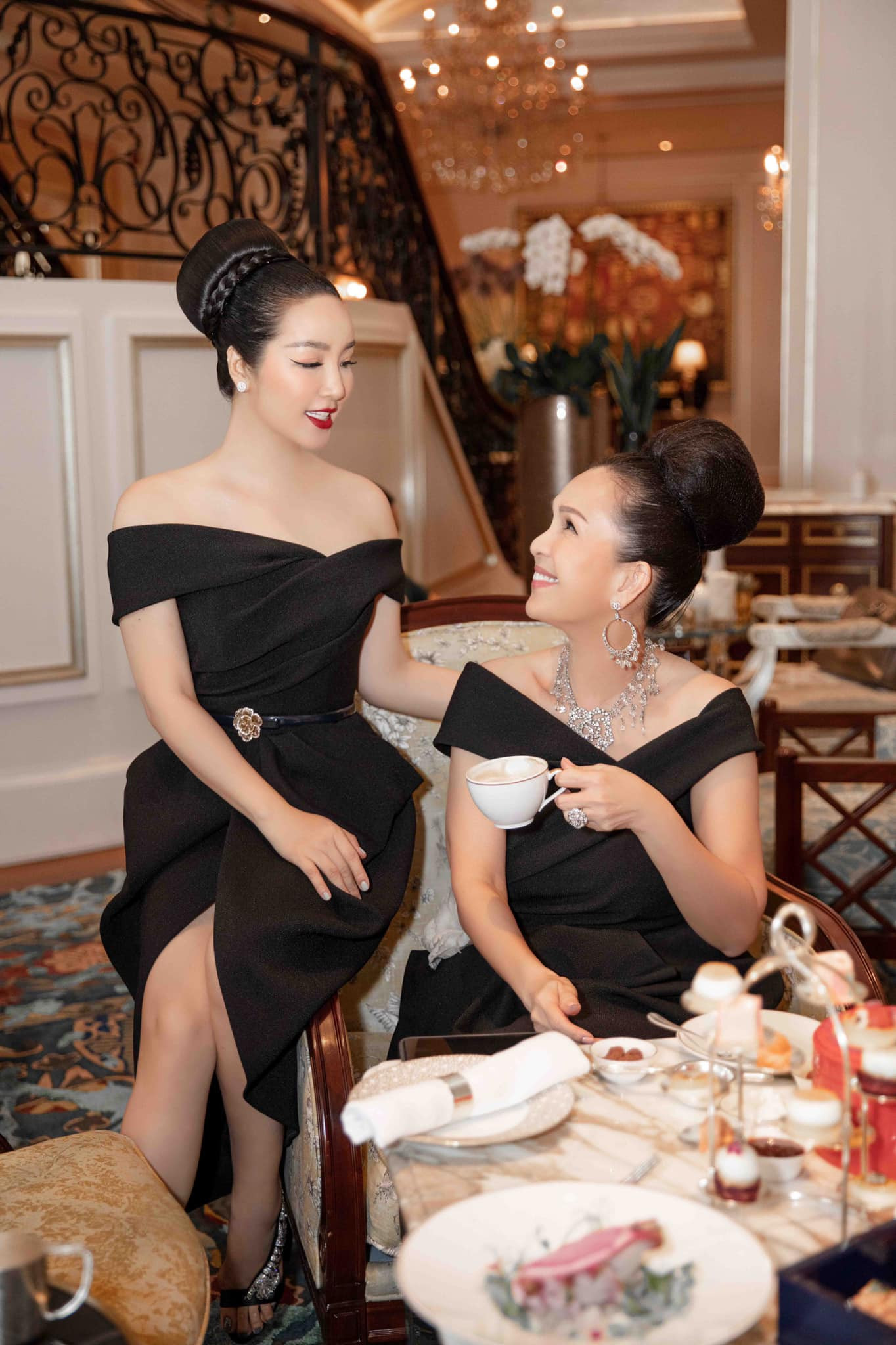 Hoa hậu Hà Kiều Anh khoe vai trần, 'đọ sắc' bên dàn mỹ nhân ảnh 3