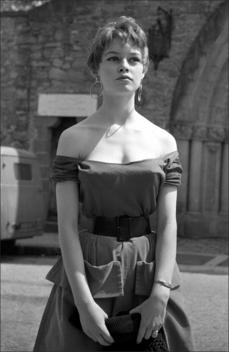 'Biểu tượng gợi cảm' Brigitte Bardot và những phong cách thời trang dẫn đầu xu hướng ảnh 2