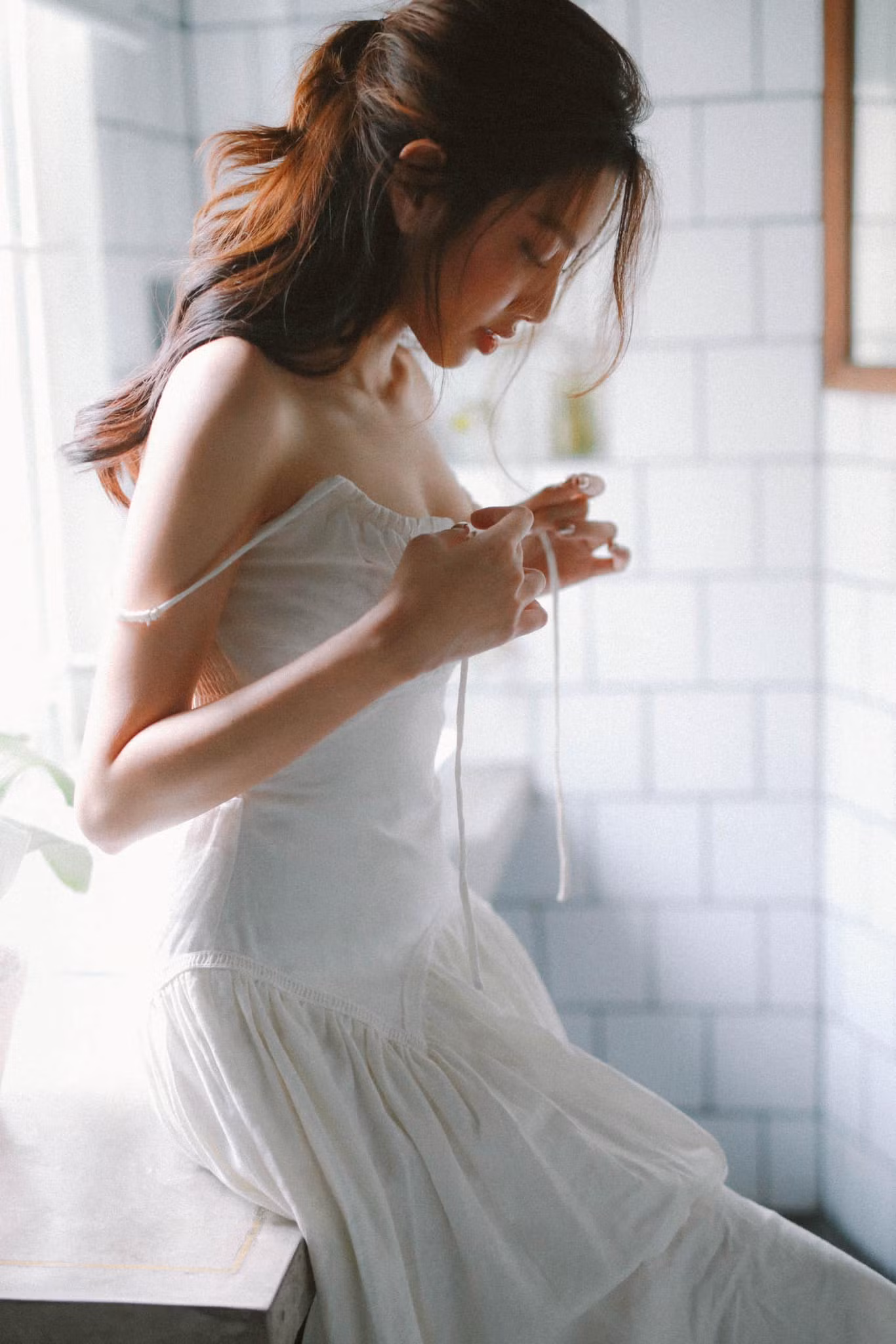 'Người đẹp nhân ái' Nguyễn Thúc Thùy Tiên khoe vai trần gợi cảm trong bộ ảnh sinh nhật ảnh 4