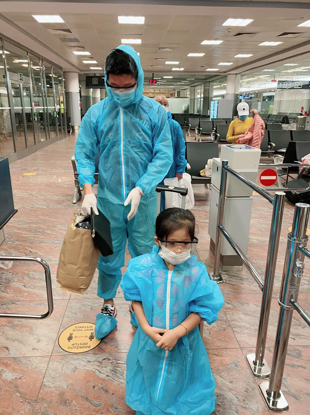 Á hậu Diễm Trang được về nước sau 9 tháng vì COVID-19, dàn hoa á hậu gửi lời chúc mừng ảnh 2