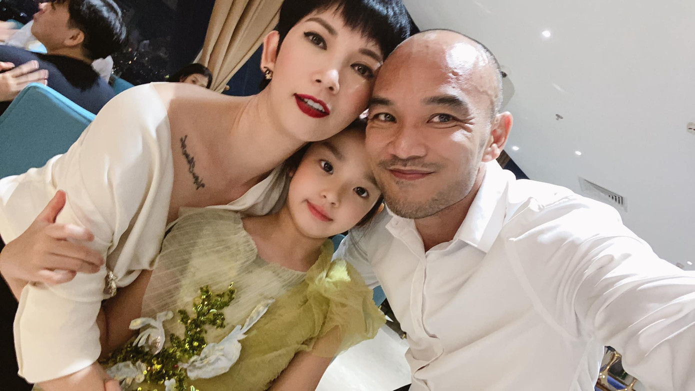 Thủ môn Bùi Tiến Dũng và 'hội chị em' showbiz dự sinh nhật của siêu mẫu Xuân Lan ảnh 1