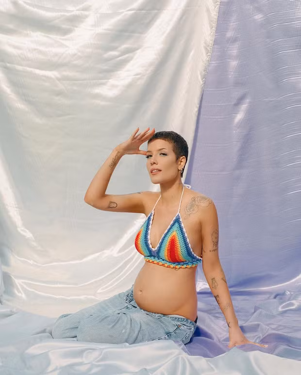 Halsey thông báo mang thai bằng ảnh bầu bán nude ảnh 1