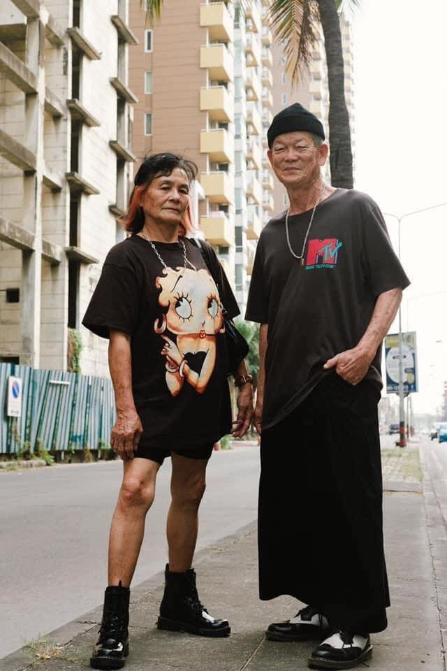 Cặp đôi U70 gây 'sốt' vì gu thời trang đôi cực ngầu như giới trẻ ảnh 1