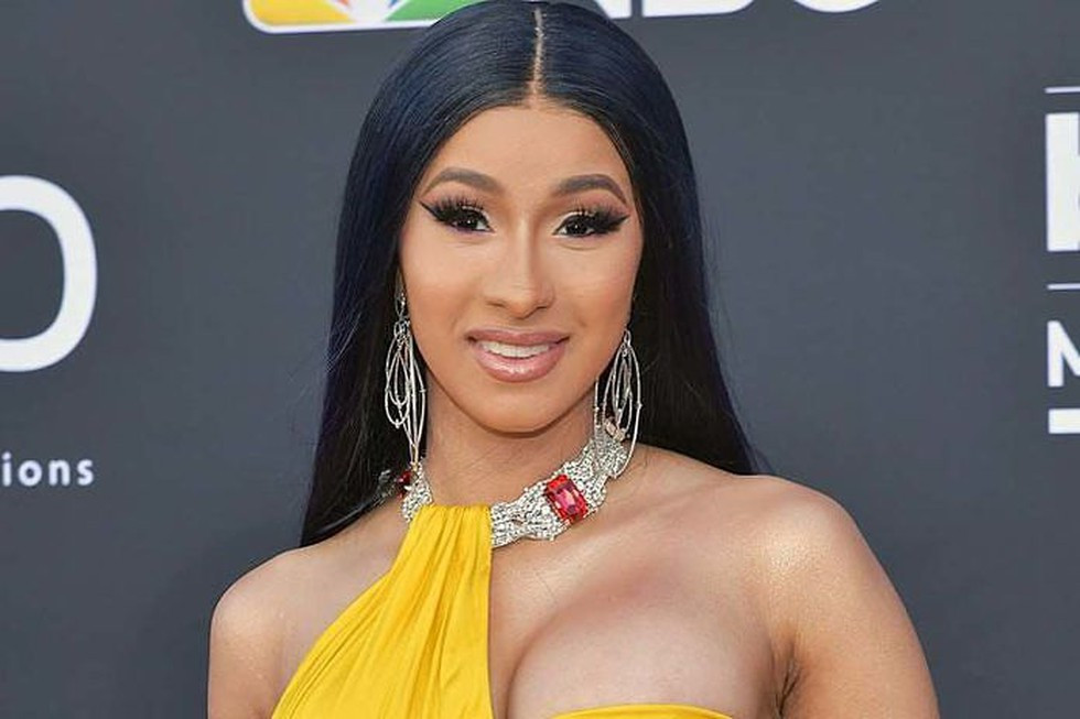 Cardi B chia sẻ bức tranh mang thông điệp chống dịch COVID-19 do fan Việt vẽ ảnh 1