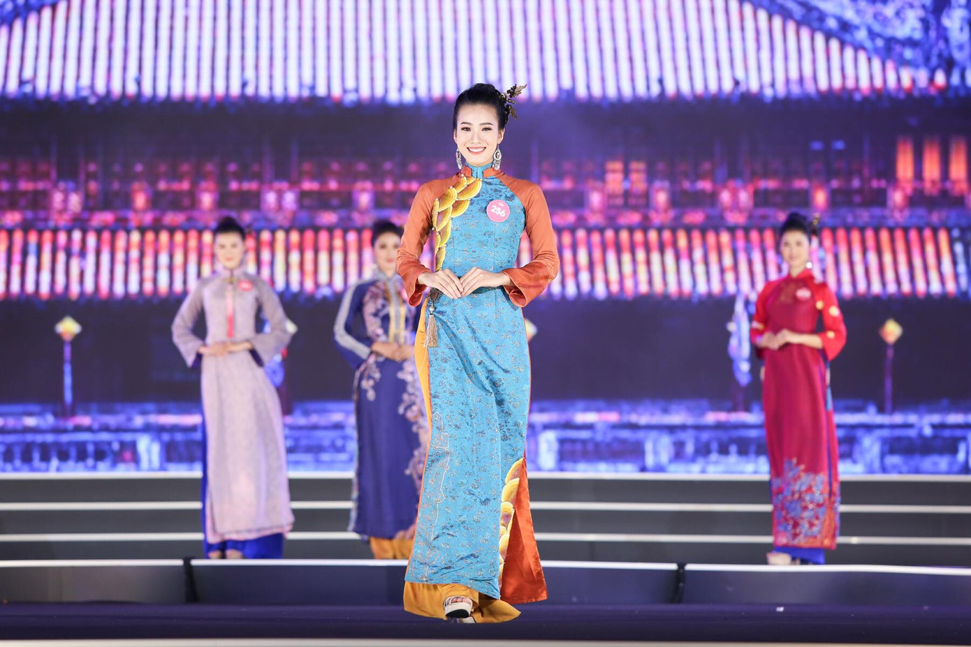 Nguyễn Hoài Phương Anh: Từ Hoa khôi Báo chí đến Người đẹp thời trang 2018 ảnh 4