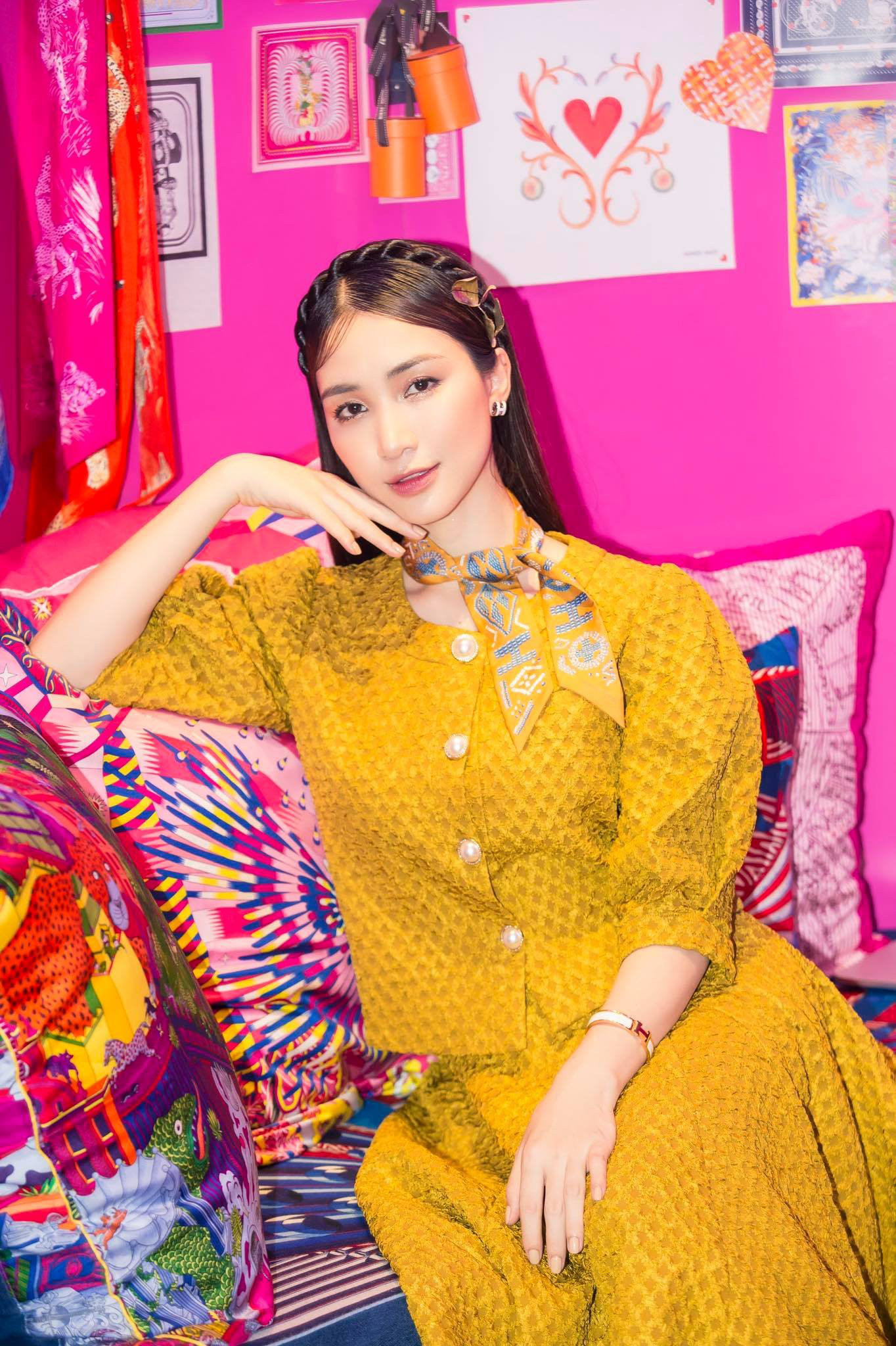 Cặp chị em Hương Giang - Hòa Minzy lại đụng hàng, đẹp bất phân thắng bại ảnh 2