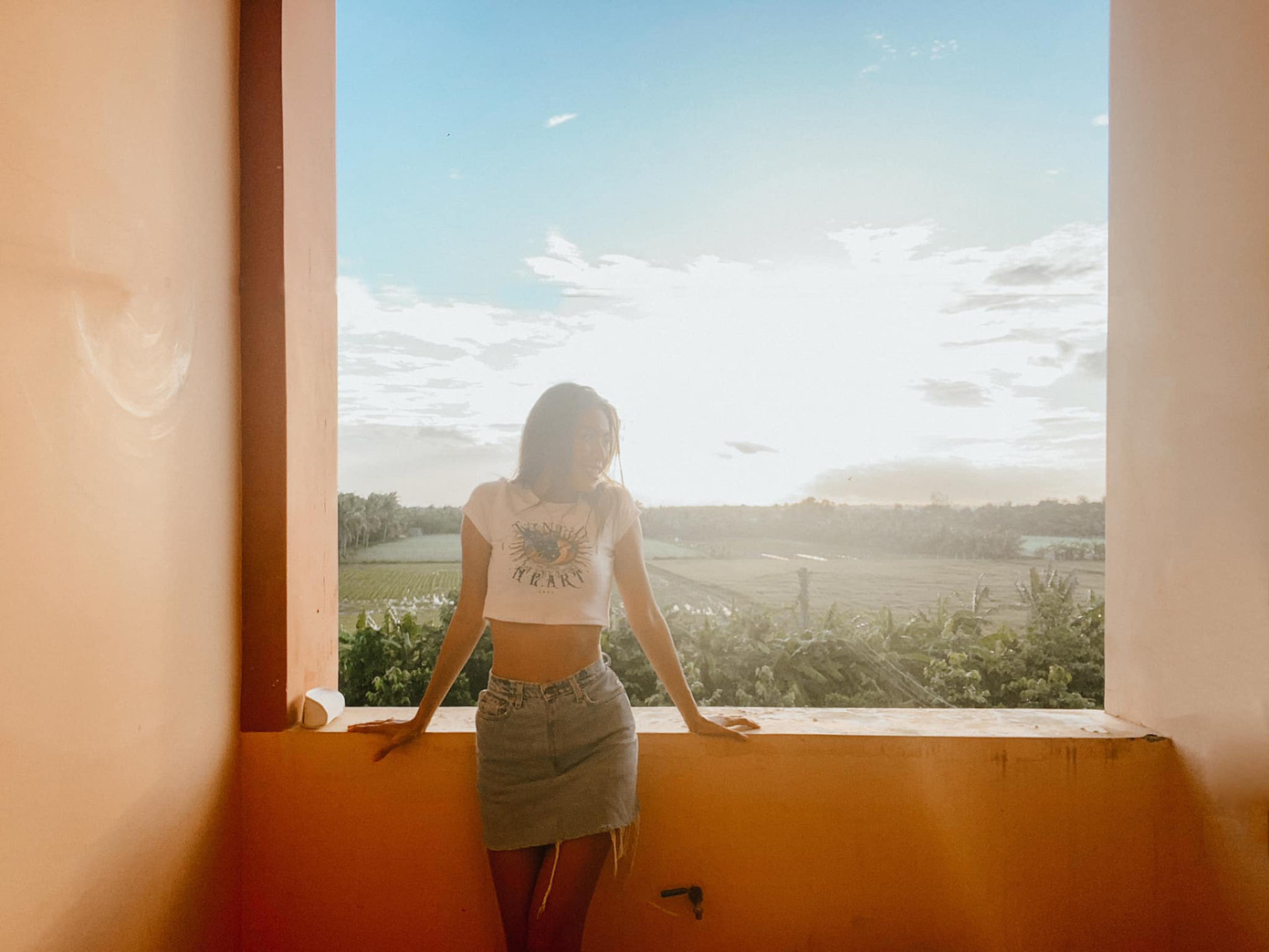 Siêu mẫu Minh Tú khoe bộ ảnh hoàng hôn tuyệt đẹp tại khu cách ly ảnh 3