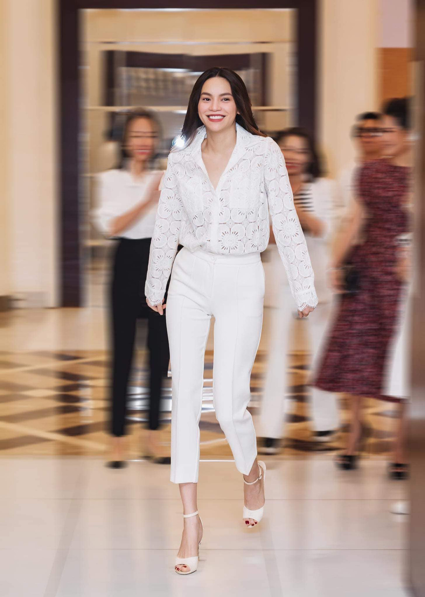 Hiền Thục, Tiểu Vy năng động với đồ thể thao, Khánh Linh khoe body nóng bỏng ảnh 6