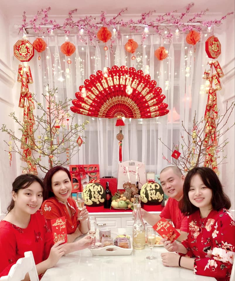 Thiều Bảo Trâm bên gia đình đón Tết, Minh Vương có giao thừa đặc biệt trong khu cách ly ảnh 5