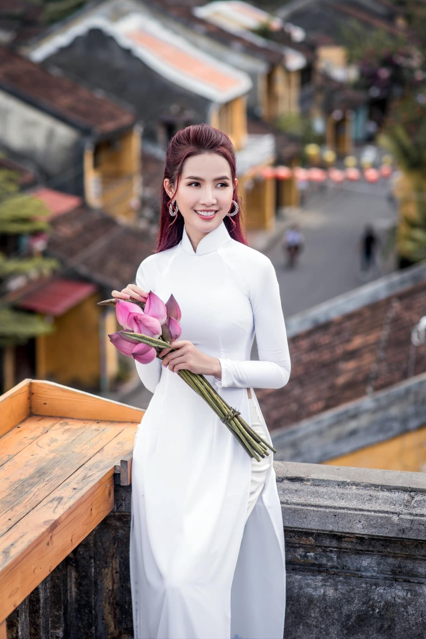 Hoa hậu Phan Thị Mơ nhắn nhủ mọi người hành động tích cực mùa dịch ảnh 1