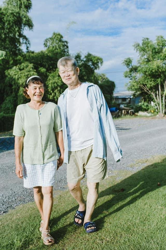 Cặp đôi U70 gây 'sốt' vì gu thời trang đôi cực ngầu như giới trẻ ảnh 2