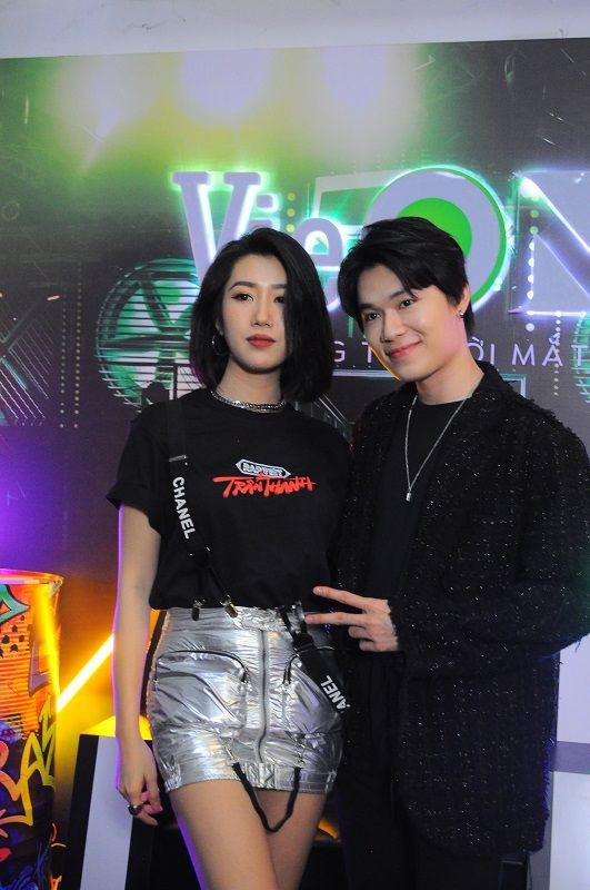 Dàn sao đình đám khoe trang phục 'cực chất' tại Đêm Chung kết Rap Việt ảnh 2