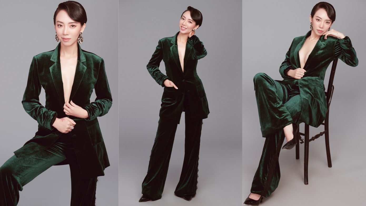 Dàn hoa á hậu, sao Việt 'lên đồ' sexy nóng bỏng đón năm mới 2021 ảnh 2