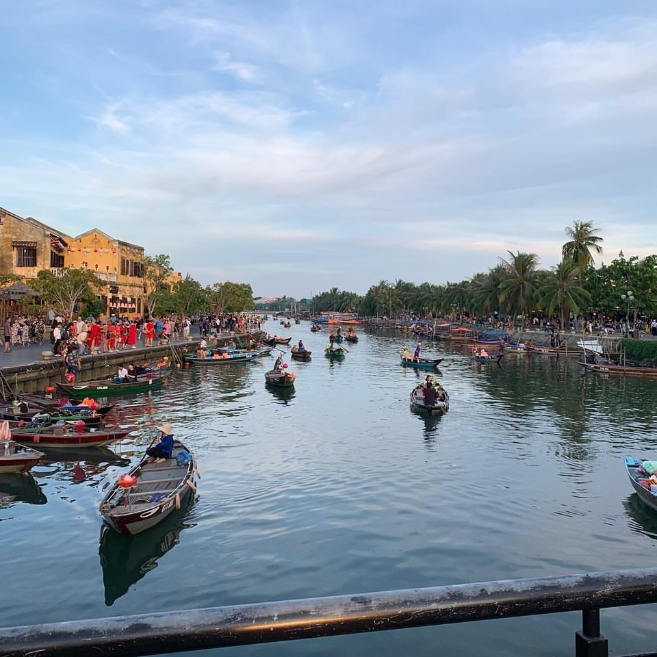 Nữ thần tượng KPop khoe bộ ảnh du lịch tại Đà Nẵng khiến fan Việt thích thú ảnh 7