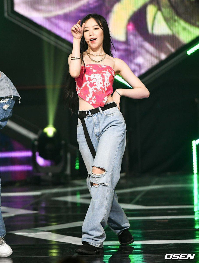 Loạt mỹ nhân xứ Hàn đua nhau đọ dáng với mốt 'lấy khăn làm áo' ảnh 4