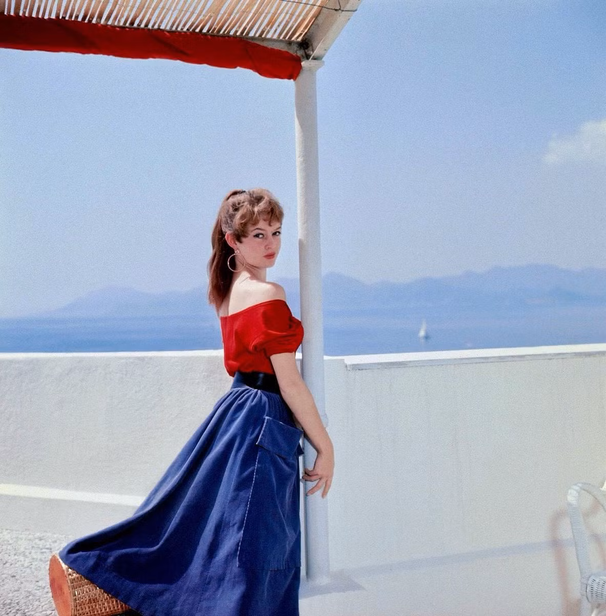 'Biểu tượng gợi cảm' Brigitte Bardot và những phong cách thời trang dẫn đầu xu hướng ảnh 3