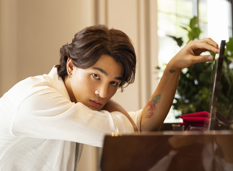 Hotboy 1m86 gây sốt với vẻ ngoài lãng tử trong 'Gái già lắm chiêu' ảnh 1