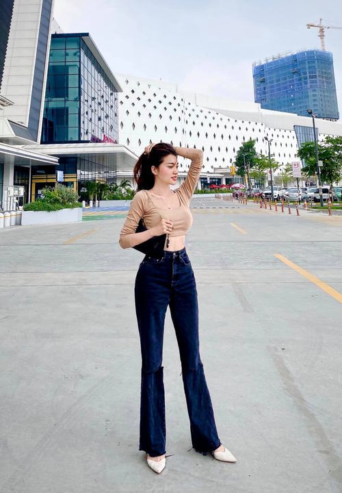 Hai nàng hậu Tiểu Vy, Kỳ Duyên 'đọ dáng' với váy đen bó sát ảnh 6