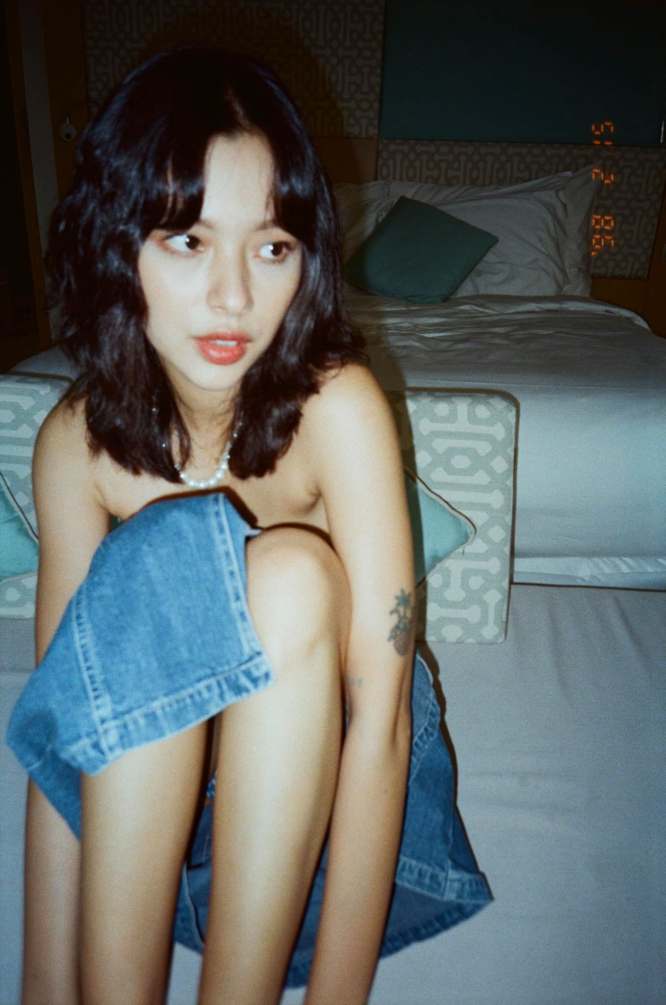 Quán quân The Face Tú Hảo tung ảnh bán nude táo bạo ảnh 2