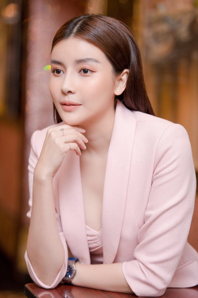 Gặp gỡ 'mợ hai' Cao Thái Hà - 'Đến ba mươi tuổi giờ tôi mới bắt đầu học yêu sao cho đúng' ảnh 4