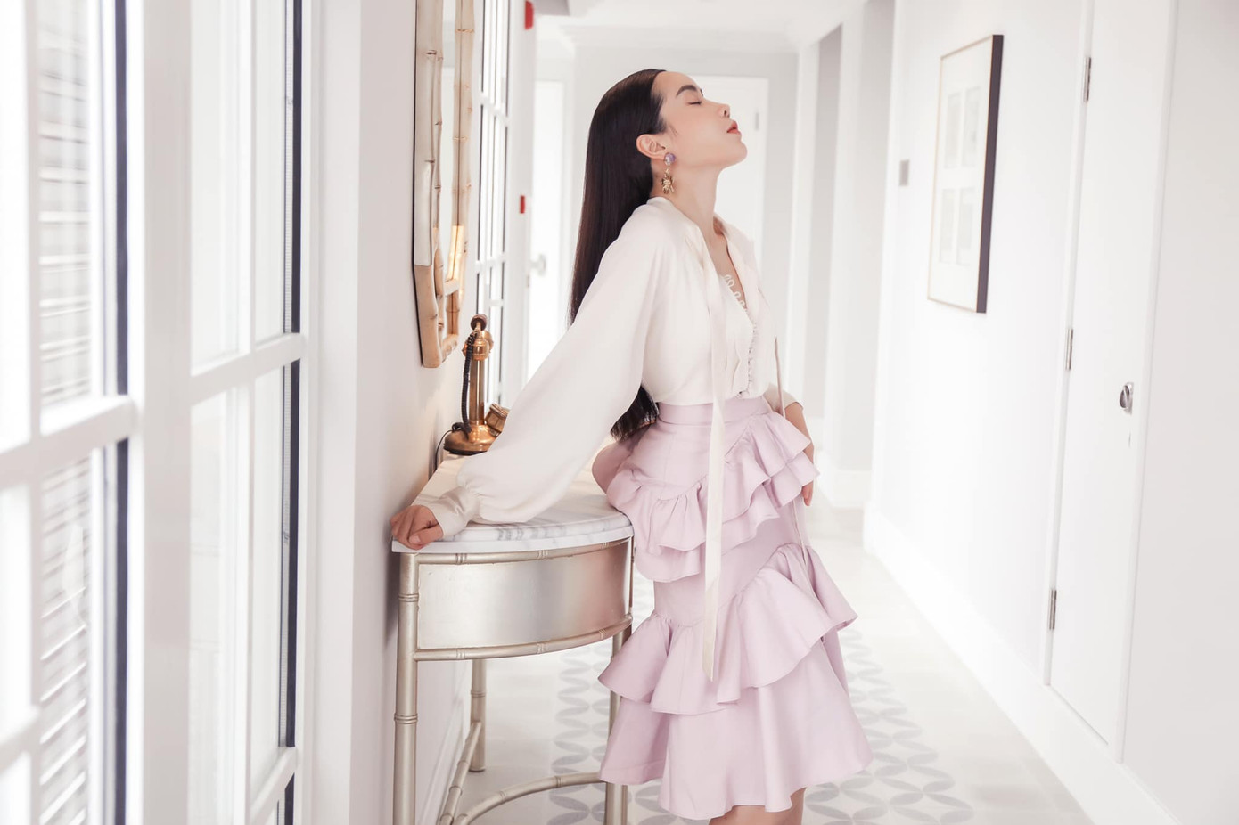 'Song Hằng' đụng hàng đẹp bất phân thắng bại, Phương Oanh trễ nải buông lơi ảnh 8