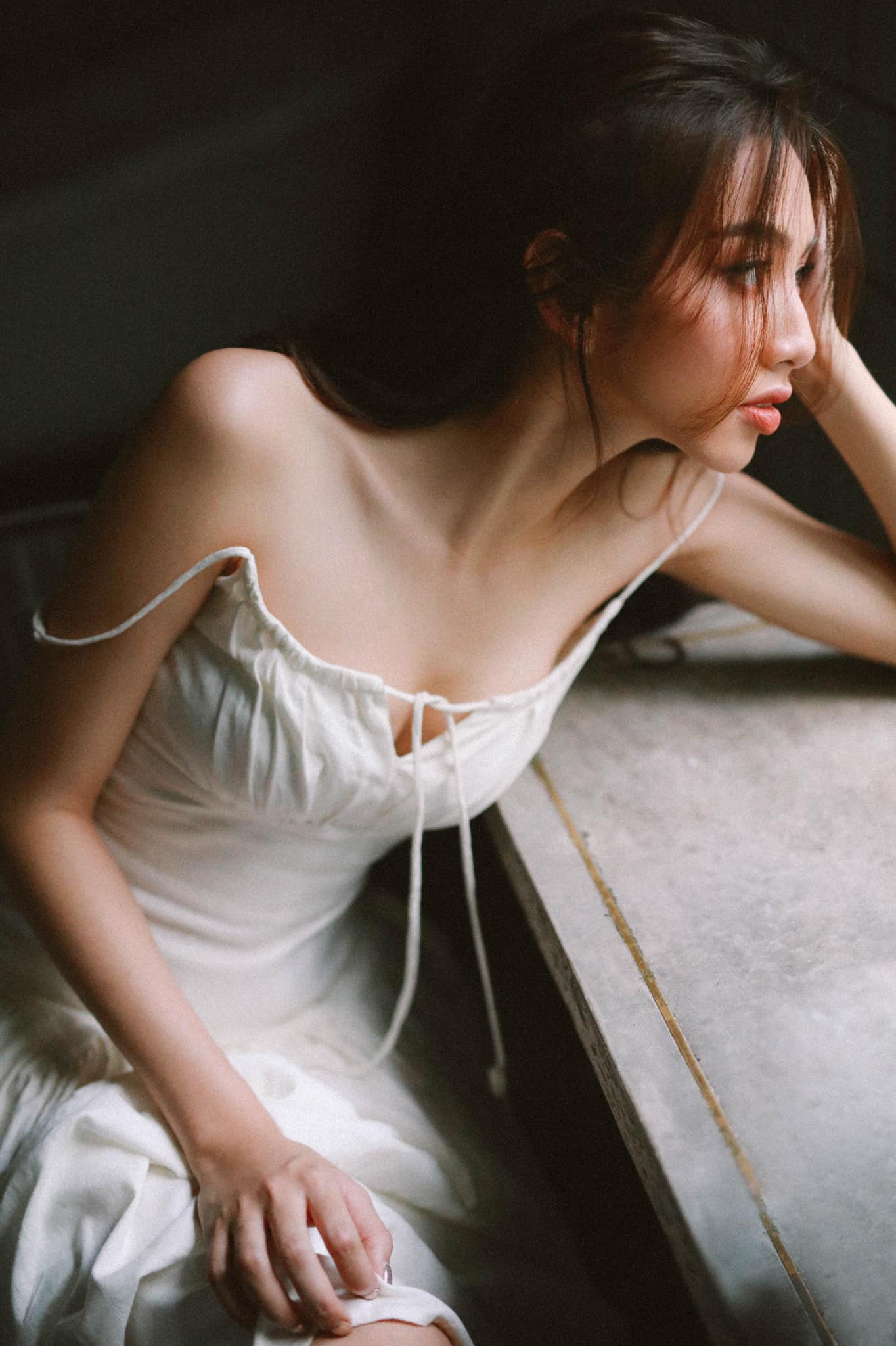 'Người đẹp nhân ái' Nguyễn Thúc Thùy Tiên khoe vai trần gợi cảm trong bộ ảnh sinh nhật ảnh 1