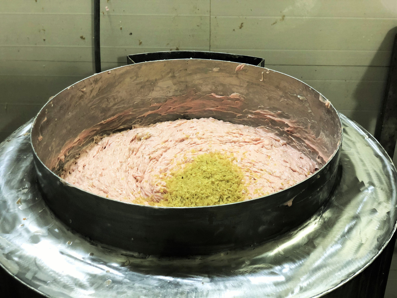 Thăm gia đình 3 thế hệ gần nửa thế kỉ làm giò chả Ước Lễ ảnh 6