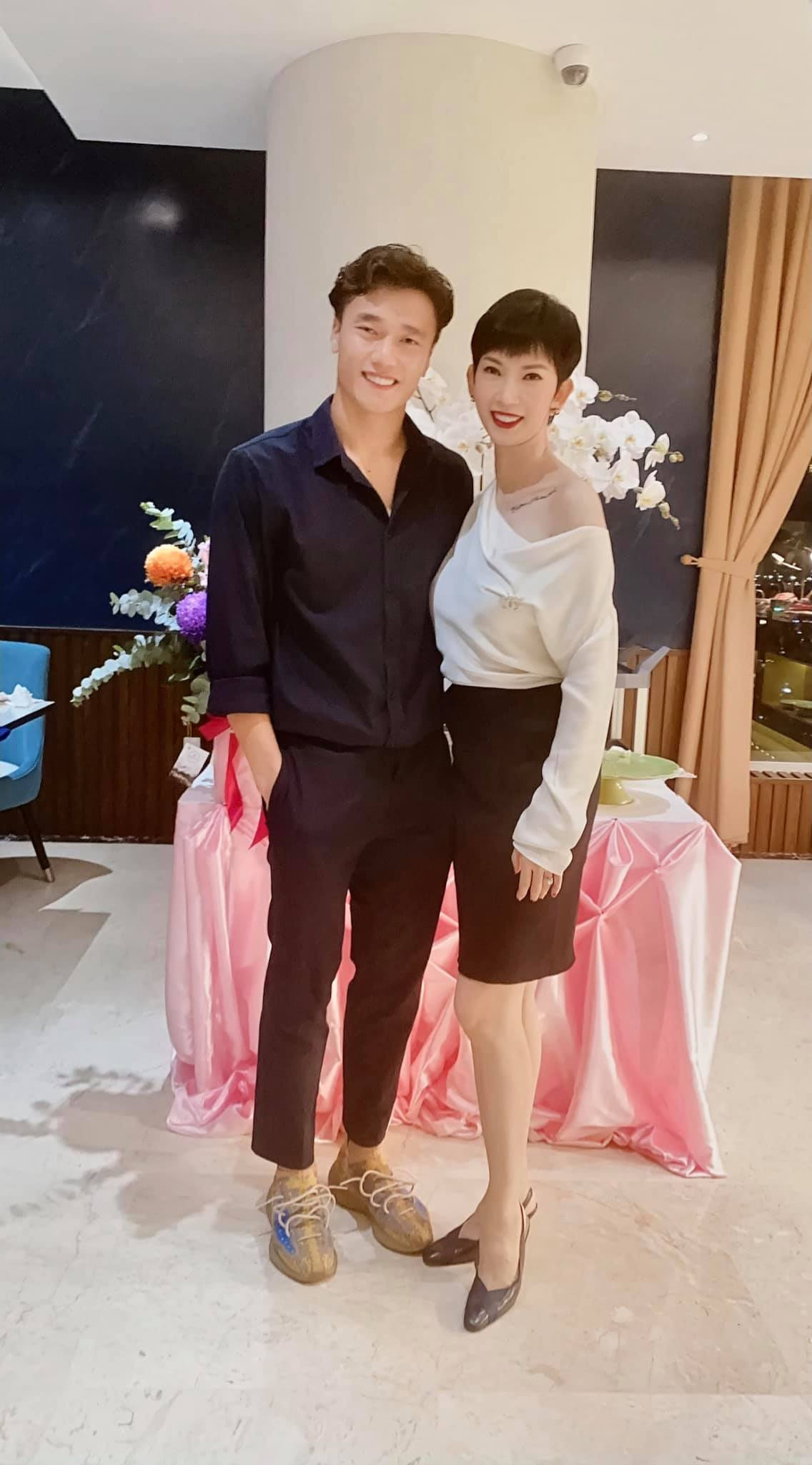 Thủ môn Bùi Tiến Dũng và 'hội chị em' showbiz dự sinh nhật của siêu mẫu Xuân Lan ảnh 4