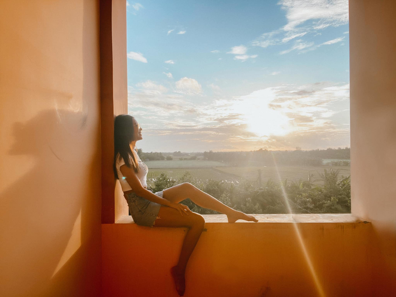 Siêu mẫu Minh Tú khoe bộ ảnh hoàng hôn tuyệt đẹp tại khu cách ly ảnh 1