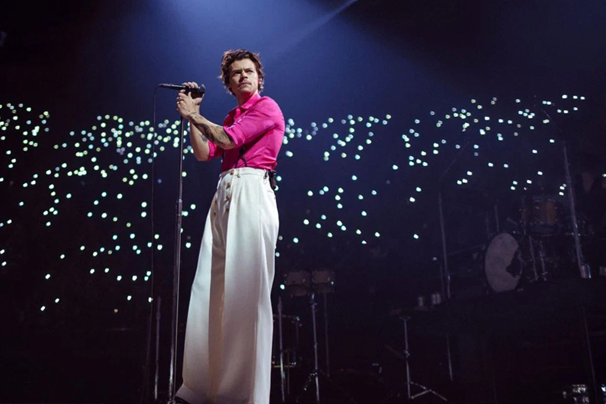 Sao nam đầu tiên trên thế giới mặc váy trên trang bìa tạp chí danh tiếng Vogue ảnh 3