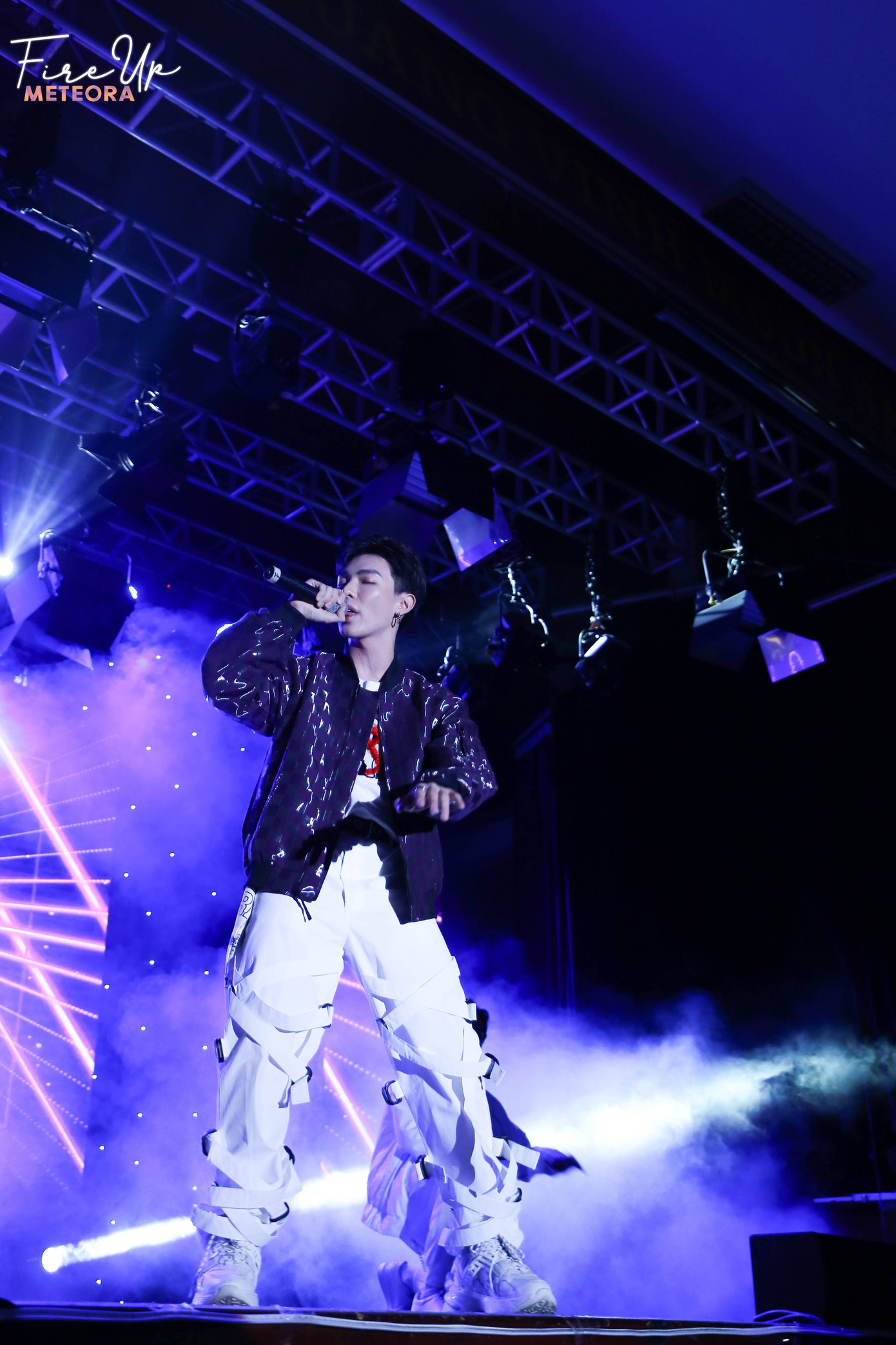 Erik cháy hết mình tại đêm nhạc hội chào tân sinh viên trường báo ảnh 5