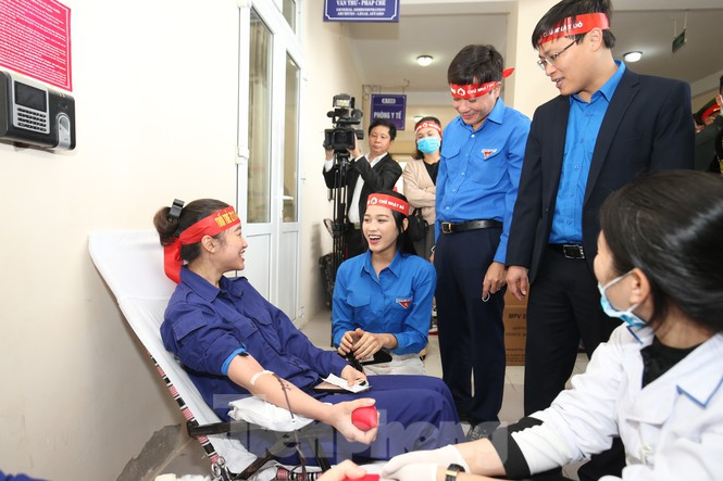 Hoa hậu Đỗ Thị Hà đảm nhận cương vị mới ảnh 6