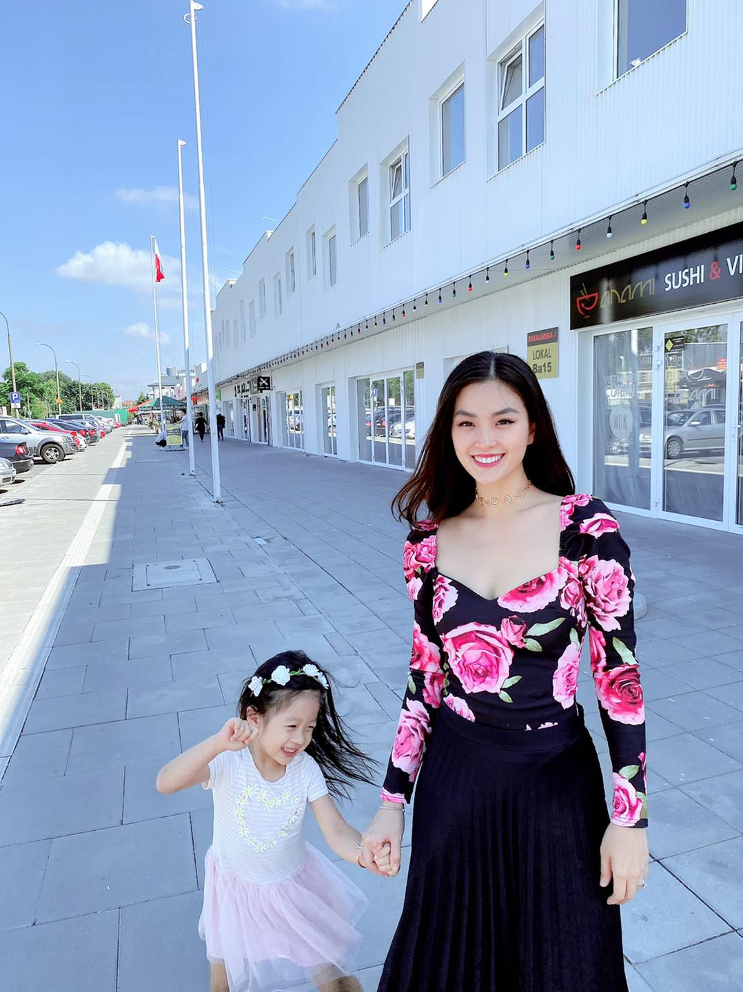 Á hậu Diễm Trang chia sẻ cuộc sống thời COVID-19 ở Ba Lan ảnh 1