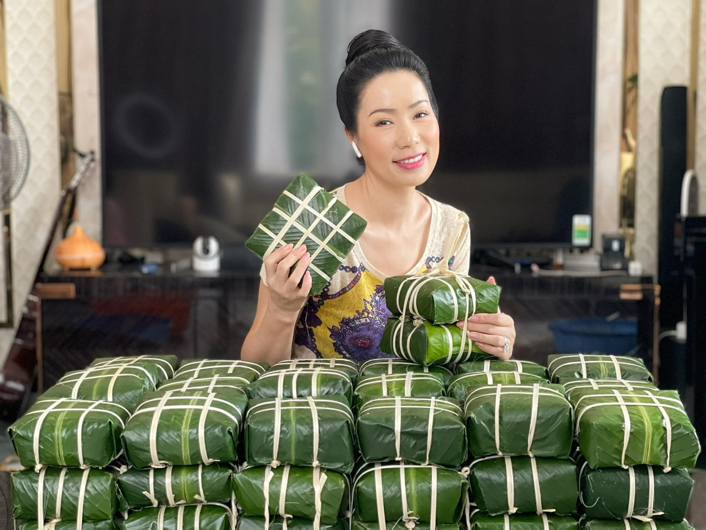 Á hậu - NSƯT Trịnh Kim Chi khoe thành quả gói bánh chưng của đại gia đình ảnh 4