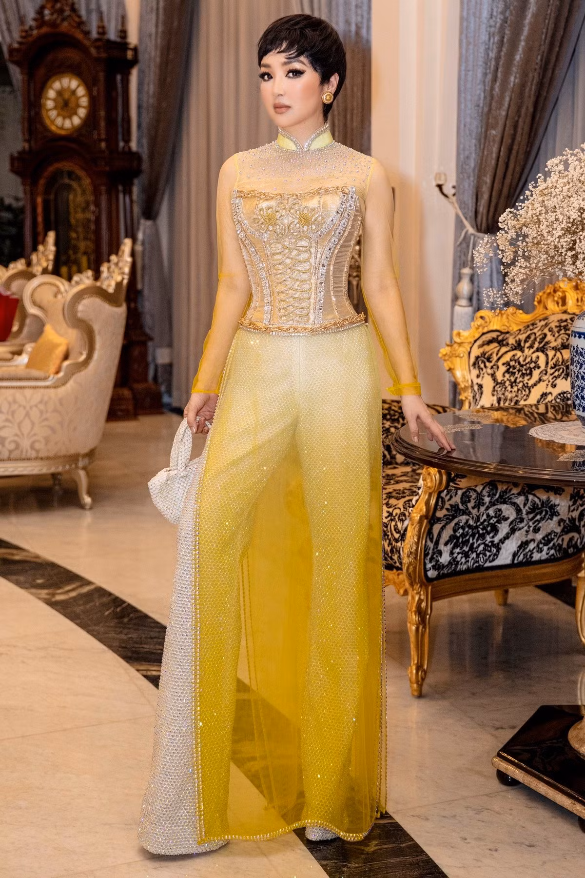 Thiều Bảo Trâm dịu dàng với váy hoa, Huyền Lizzie, Mai Ngọc đọ sắc với áo dài cách tân ảnh 1