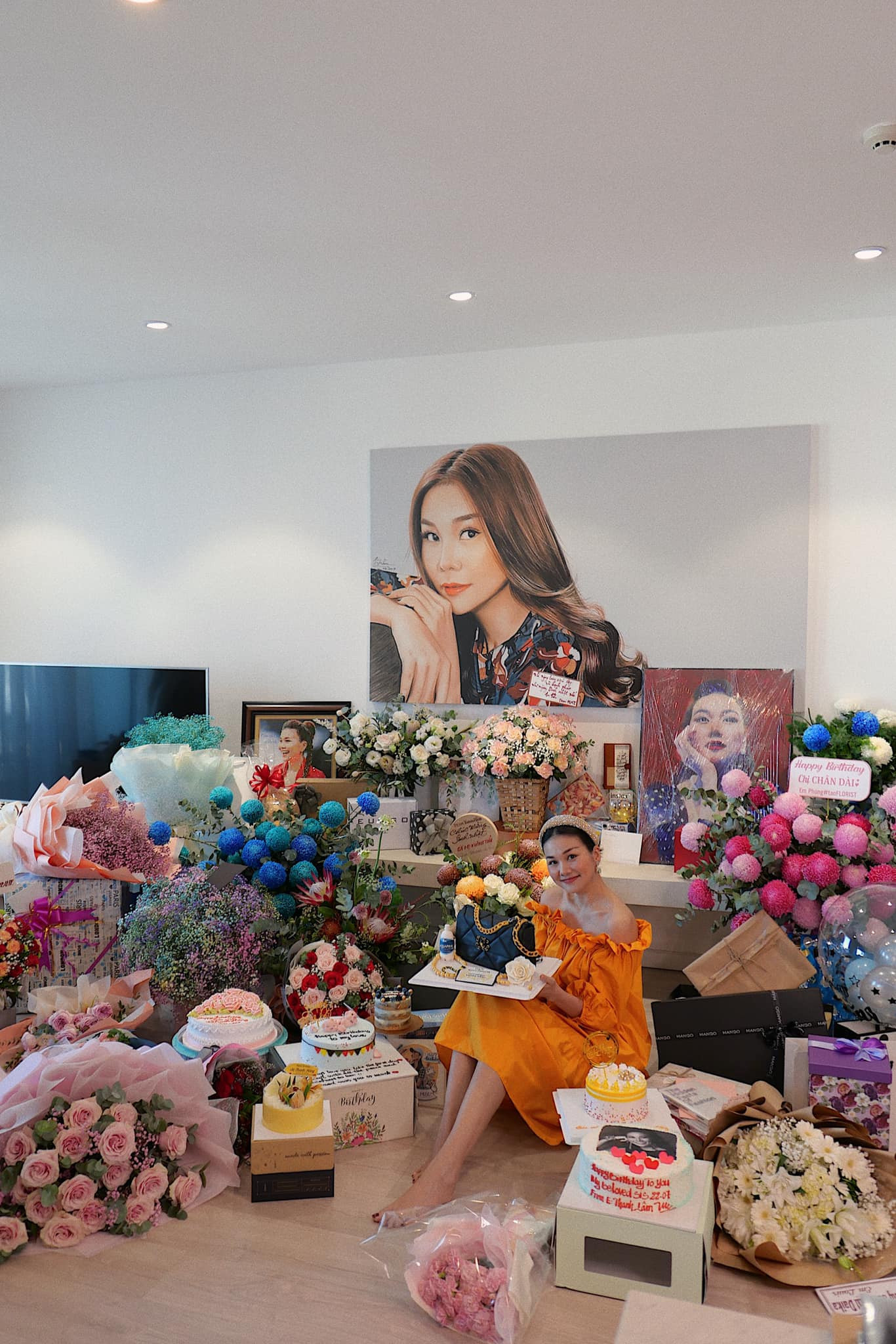 Thanh Hằng khoe quà 'khủng' ngập nhà trong ngày sinh nhật ảnh 2