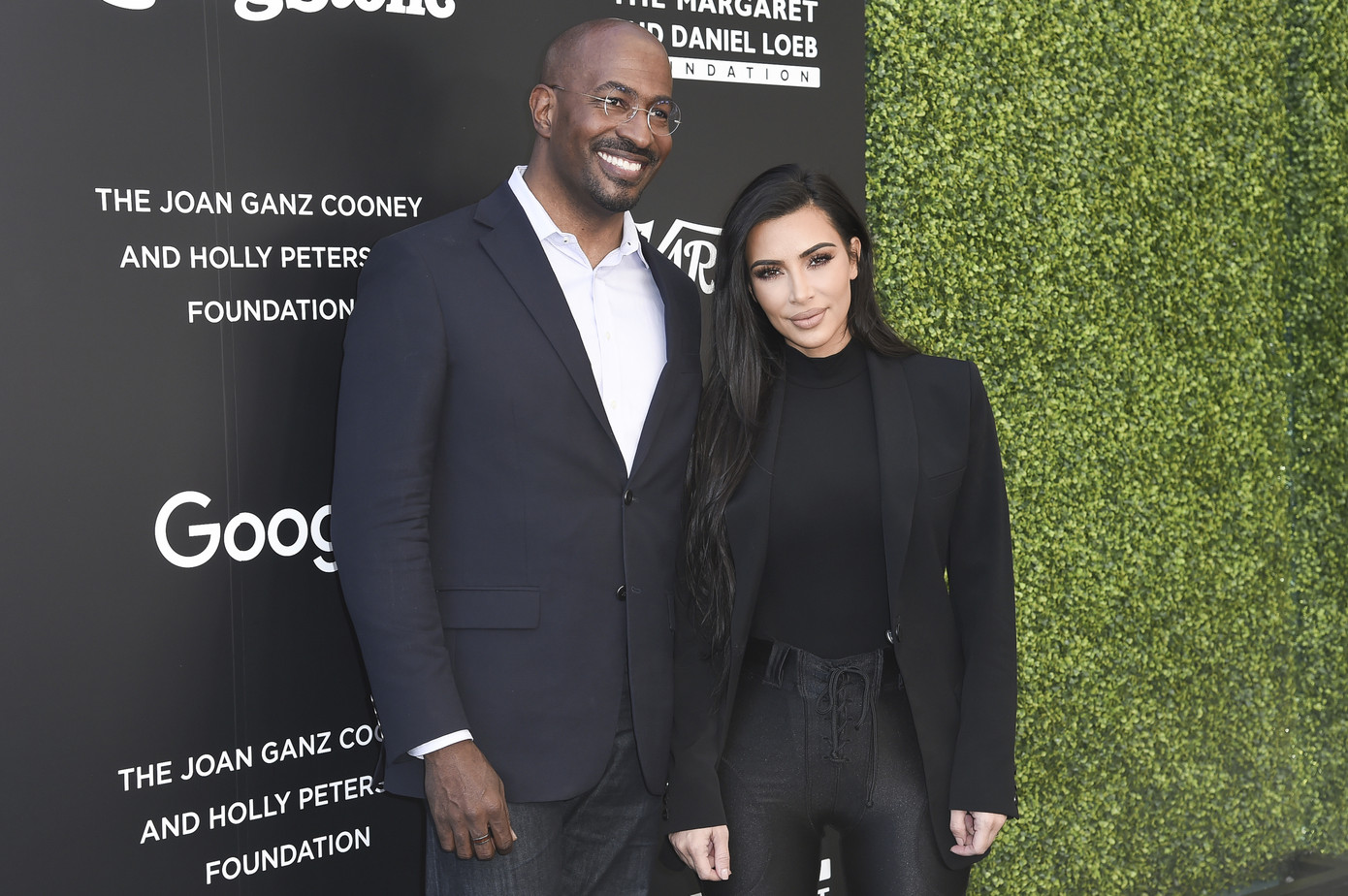Thực hư Kim Kardashian có tình mới, giành quyền nuôi con với Kanye West ảnh 2