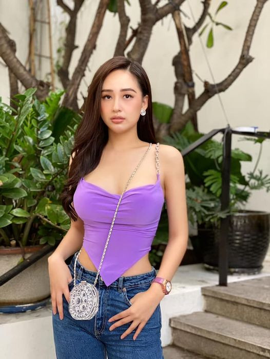 Dàn hoa á hậu, sao Việt 'lên đồ' sexy nóng bỏng đón năm mới 2021 ảnh 5