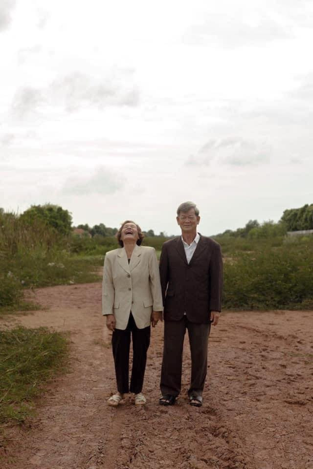 Cặp đôi U70 gây 'sốt' vì gu thời trang đôi cực ngầu như giới trẻ ảnh 8