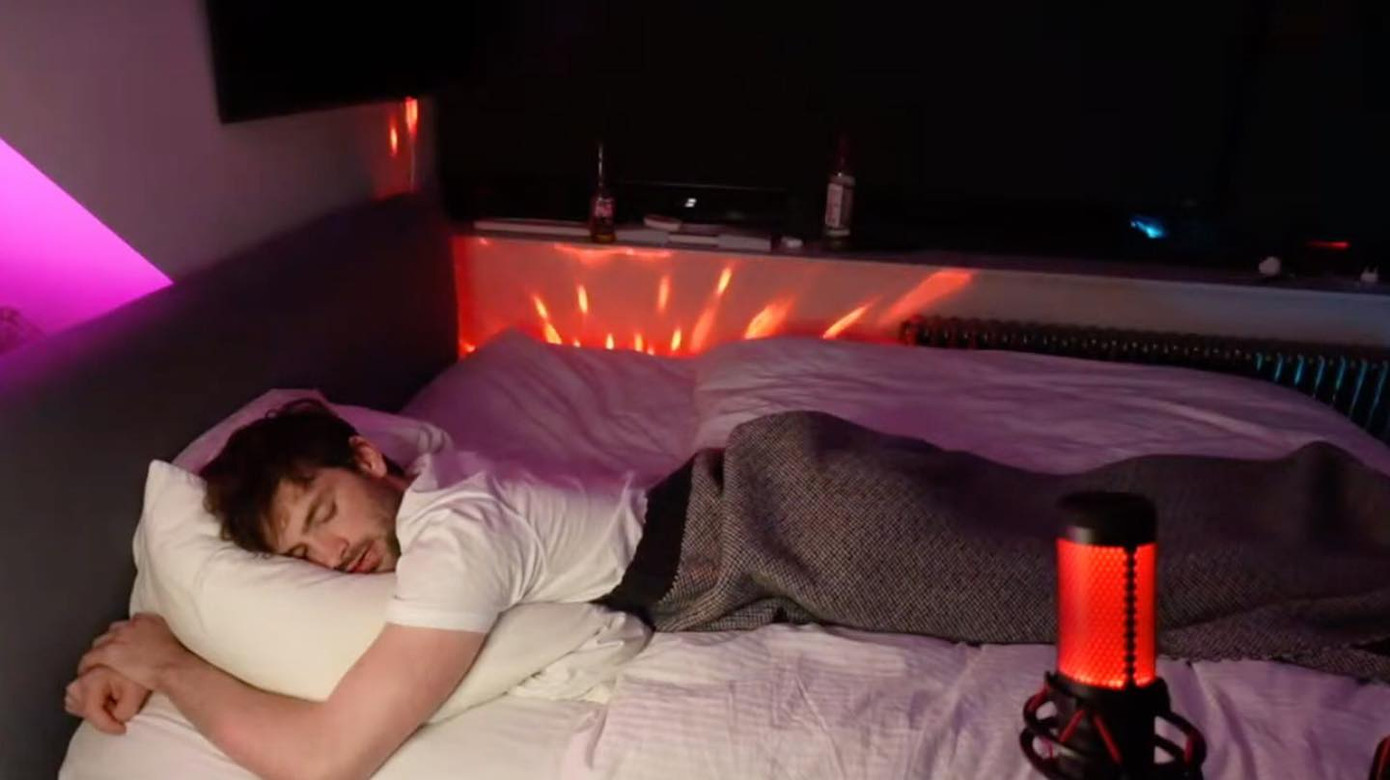 Người đàn ông kiếm 3000 đô mỗi tuần nhờ livestream trong lúc ngủ ảnh 2